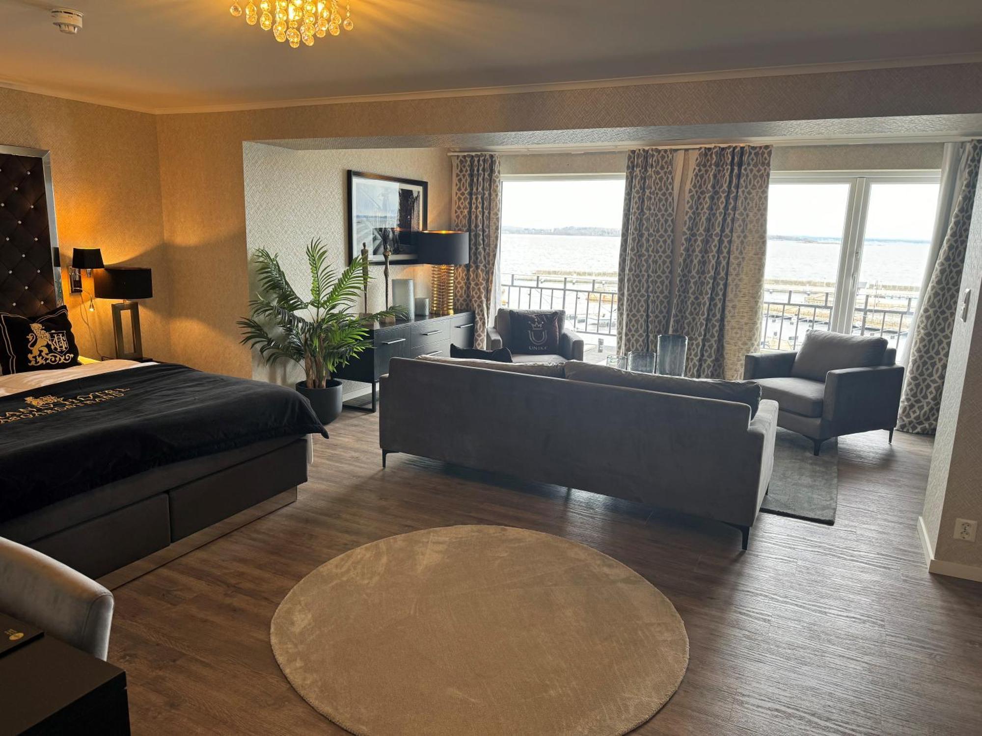 Grand - Unike Hotel 4*
